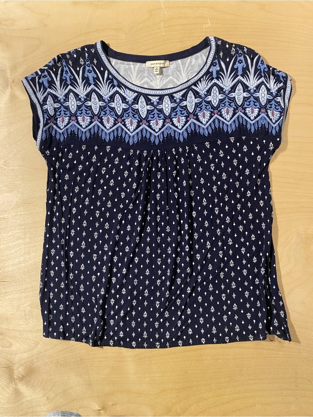 Max Studio Navy and White Printed Short Sleeve Top Small (RZ)